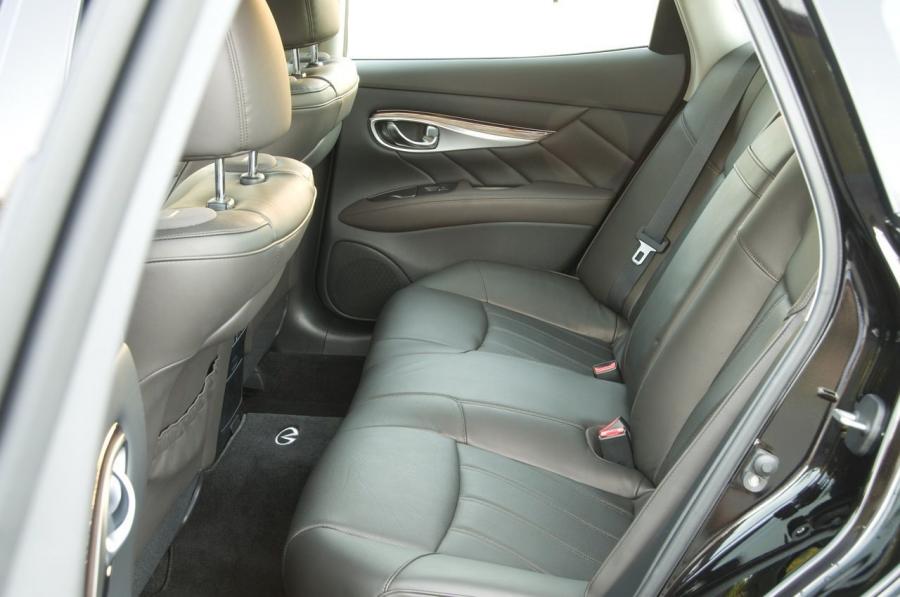  Infiniti M37 2011 года  (фото 13 из 41)